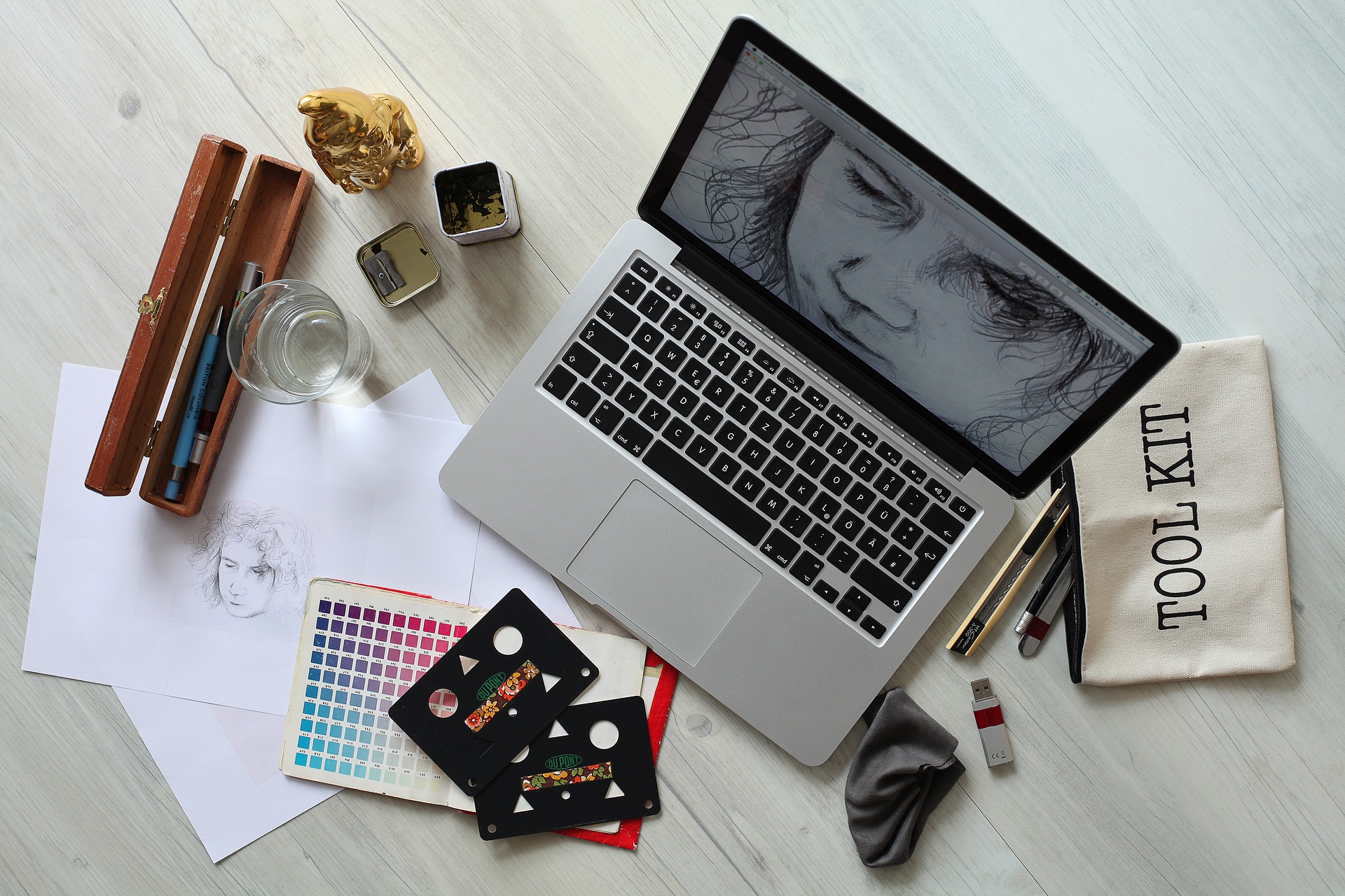 DESIGNER